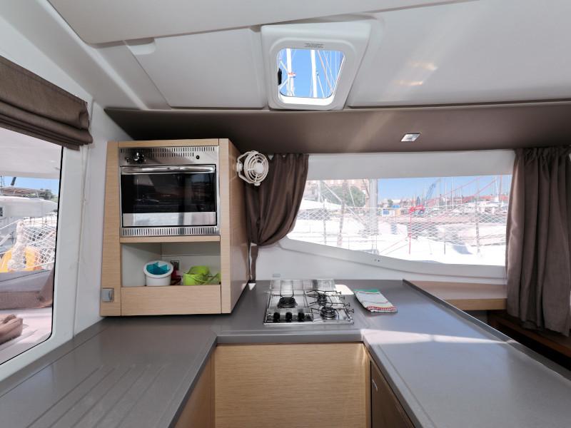 Book yachts online - catamaran - Helia 44 - Jeredam - rent