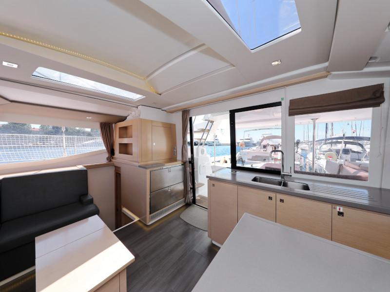 Book yachts online - catamaran - Helia 44 - Jeredam - rent