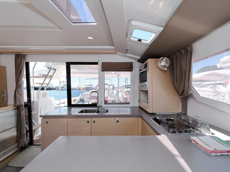 Book yachts online - catamaran - Helia 44 - Jeredam - rent