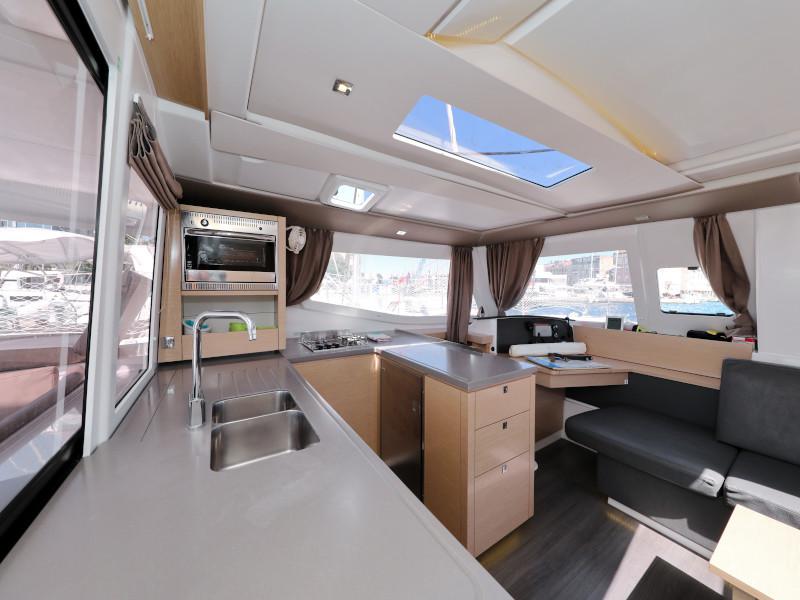 Book yachts online - catamaran - Helia 44 - Jeredam - rent