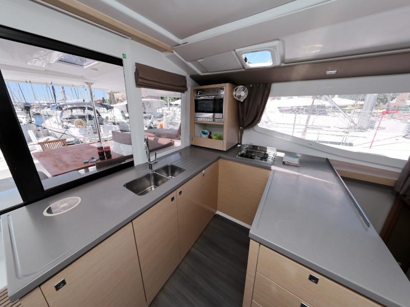 Book yachts online - catamaran - Helia 44 - Jeredam - rent