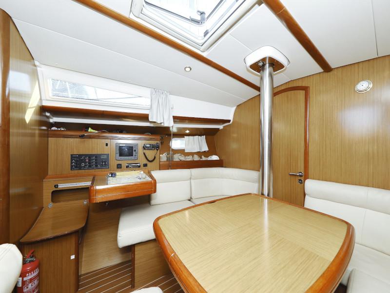 Book yachts online - sailboat - Sun Odyssey 39i - Lucija - rent
