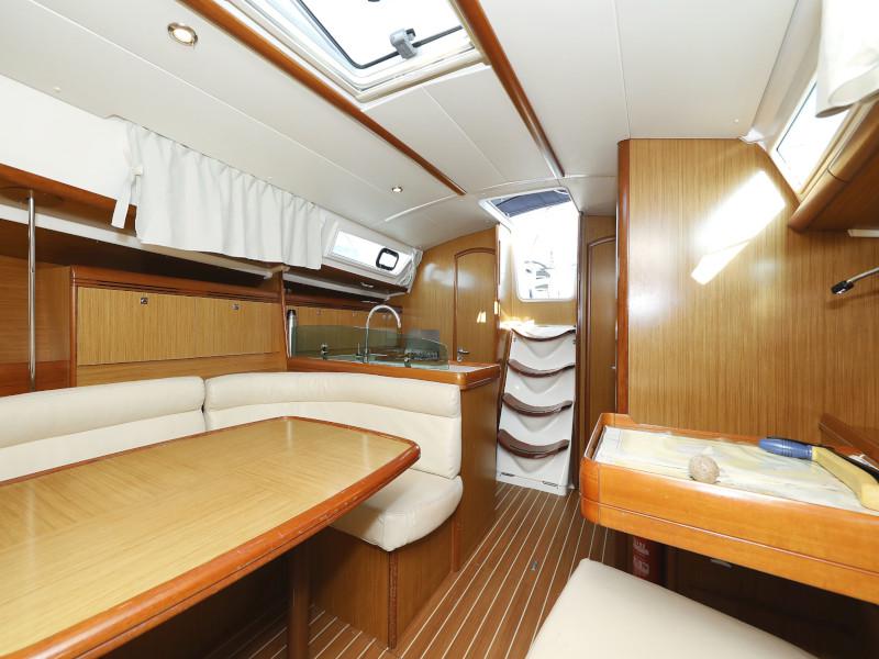 Book yachts online - sailboat - Sun Odyssey 39i - Lucija - rent