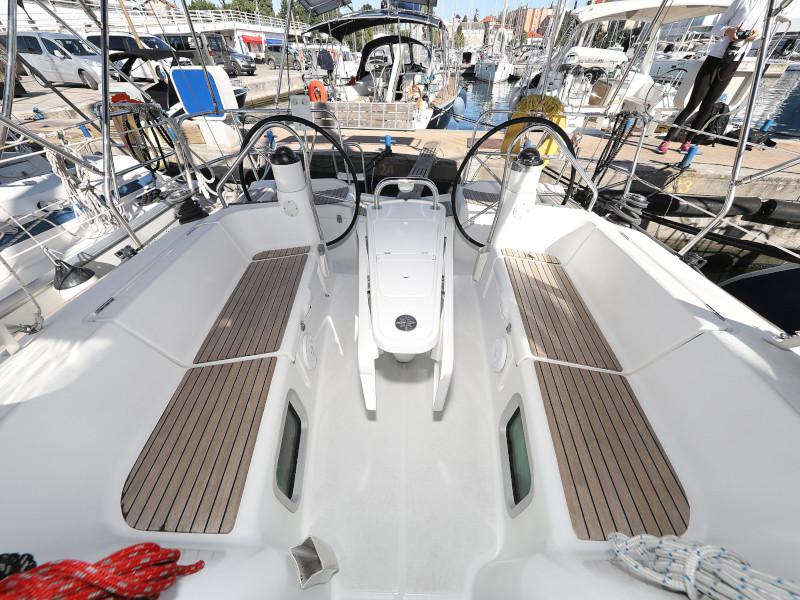 Book yachts online - sailboat - Sun Odyssey 39i - Lucija - rent