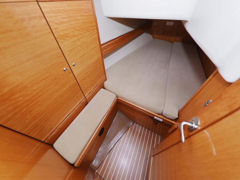 Book yachts online - sailboat - Bavaria 37 Cruiser - Mateja - rent