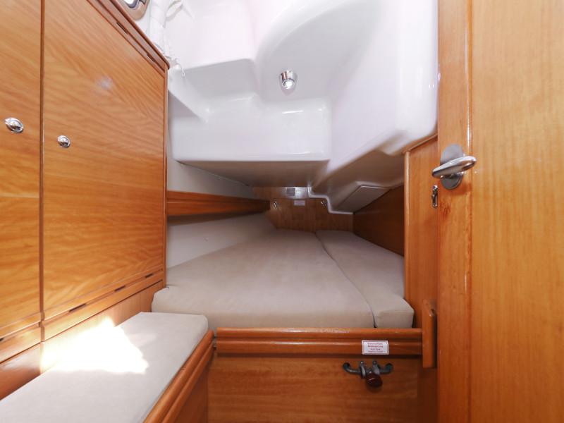 Book yachts online - sailboat - Bavaria 37 Cruiser - Mateja - rent