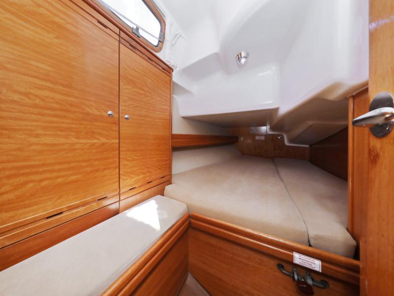 Book yachts online - sailboat - Bavaria 37 Cruiser - Mateja - rent