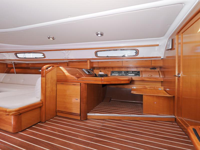 Book yachts online - sailboat - Bavaria 37 Cruiser - Mateja - rent
