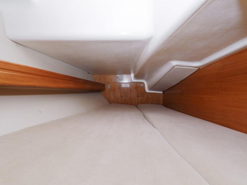 Book yachts online - sailboat - Bavaria 37 Cruiser - Mateja - rent