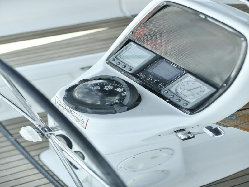 Book yachts online - sailboat - Bavaria 37 Cruiser - Mateja - rent