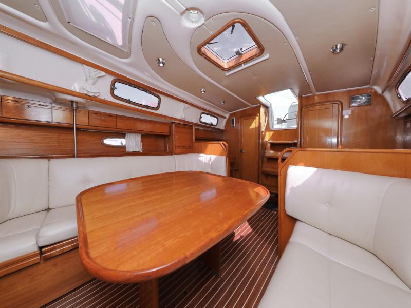 Book yachts online - sailboat - Bavaria 37 Cruiser - Mateja - rent