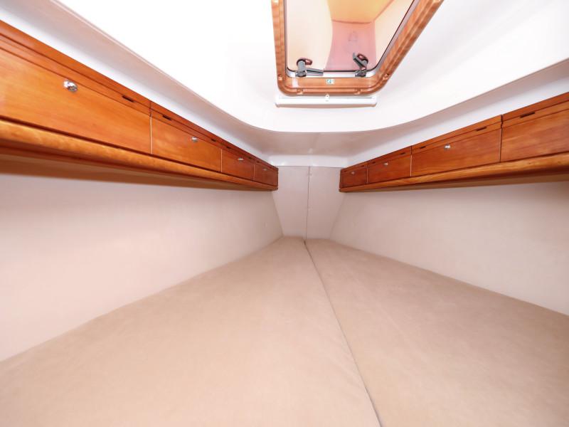 Book yachts online - sailboat - Bavaria 37 Cruiser - Mateja - rent