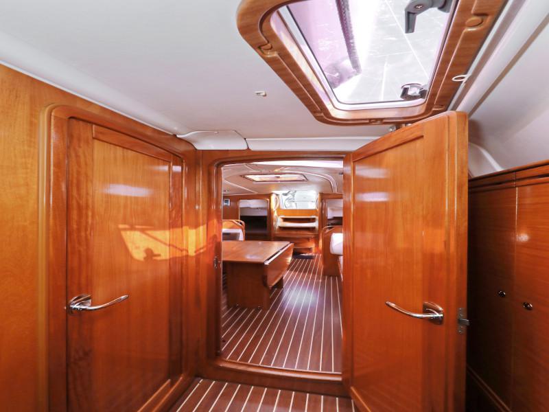 Book yachts online - sailboat - Bavaria 37 Cruiser - Mateja - rent