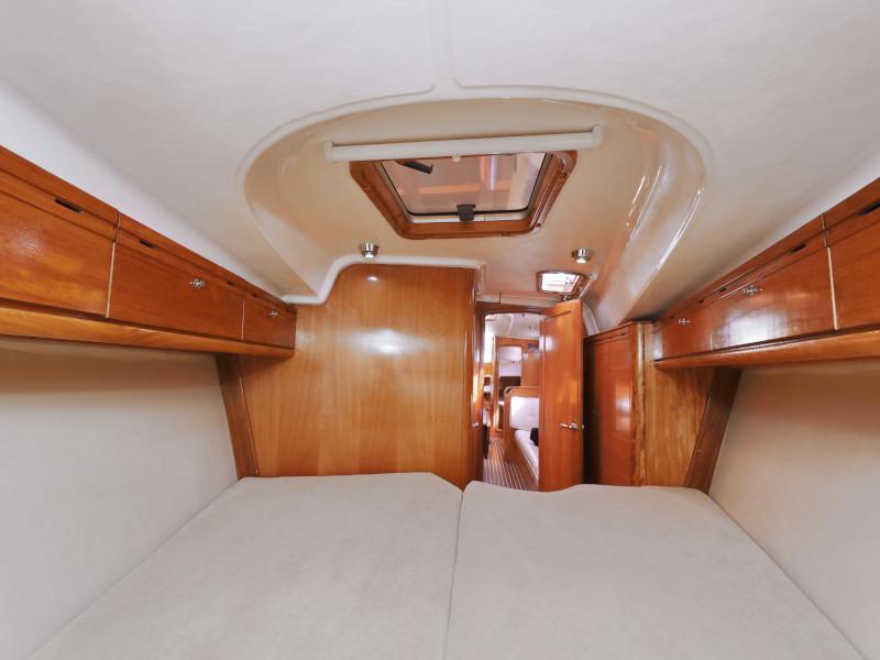 Book yachts online - sailboat - Bavaria 37 Cruiser - Mateja - rent