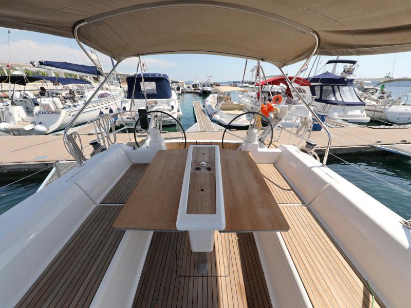 Book yachts online - sailboat - Dufour 450 GL - Tibitoo - rent