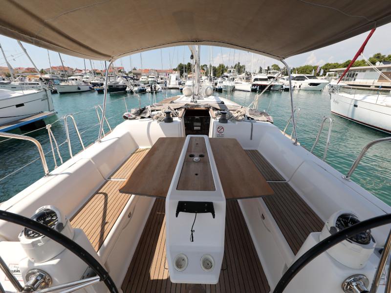 Book yachts online - sailboat - Dufour 450 GL - Tibitoo - rent