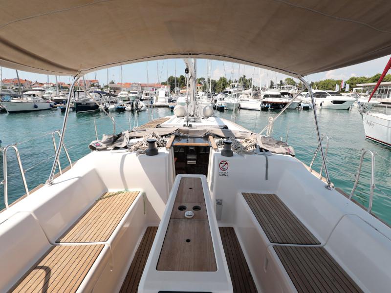 Book yachts online - sailboat - Dufour 450 GL - Tibitoo - rent