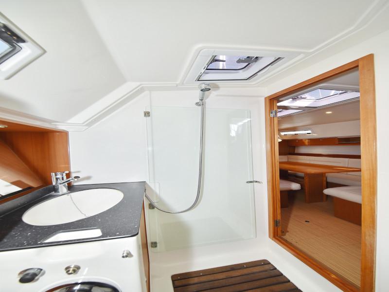 Book yachts online - sailboat - Bavaria Cruiser 40 - PIA M - rent