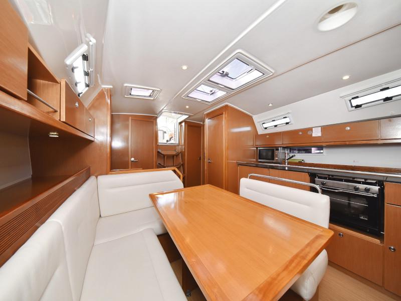 Book yachts online - sailboat - Bavaria Cruiser 40 - PIA M - rent