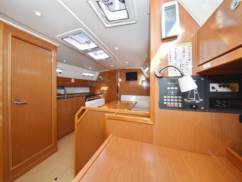 Book yachts online - sailboat - Bavaria Cruiser 40 - PIA M - rent