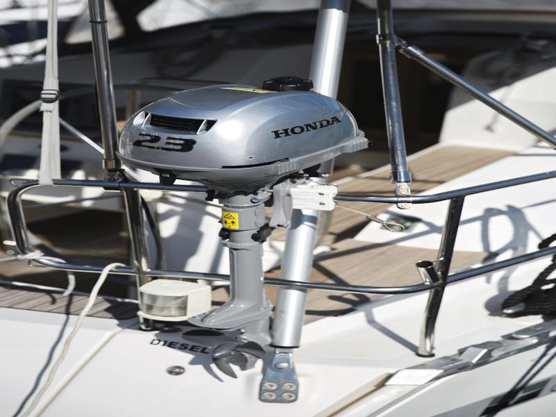 Book yachts online - sailboat - Bavaria Cruiser 40 - PIA M - rent