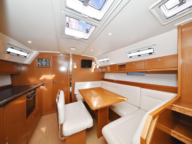 Book yachts online - sailboat - Bavaria Cruiser 40 - PIA M - rent