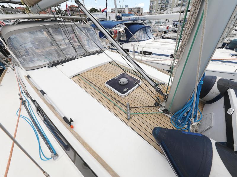 Book yachts online - sailboat - Dufour 380 - Le Pacha - rent