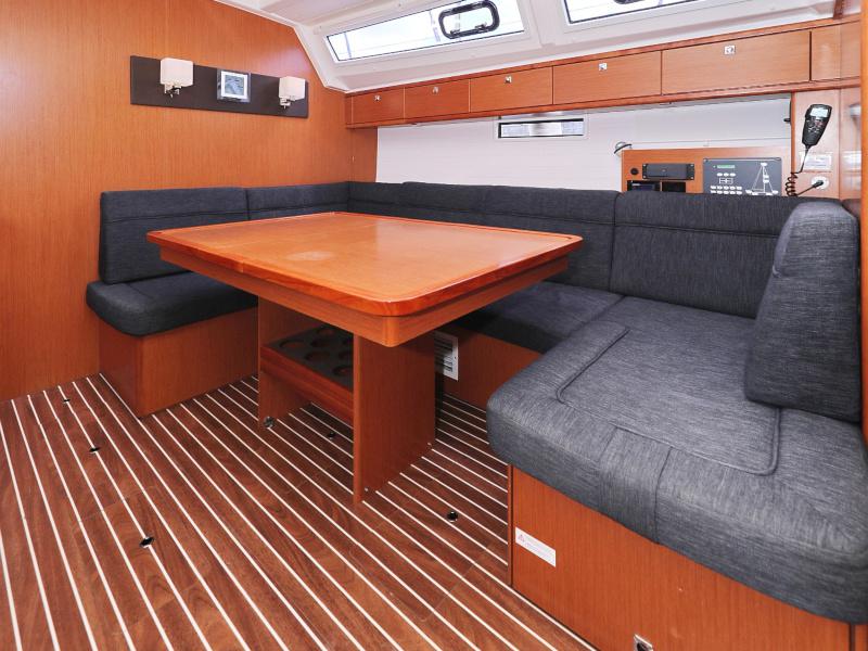 Book yachts online - sailboat - Bavaria Cruiser 46 - TICIJA - rent