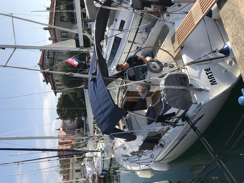 Book yachts online - sailboat - Bavaria 31 Cruiser - MATE - rent