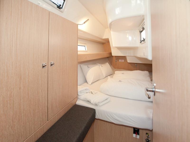 Book yachts online - sailboat - Bavaria Cruiser 34 Style - COOKIE - rent