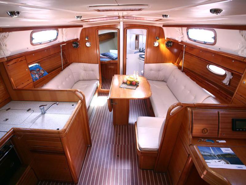 Book yachts online - sailboat - Bavaria 37 Cruiser - Eagle Ray - rent