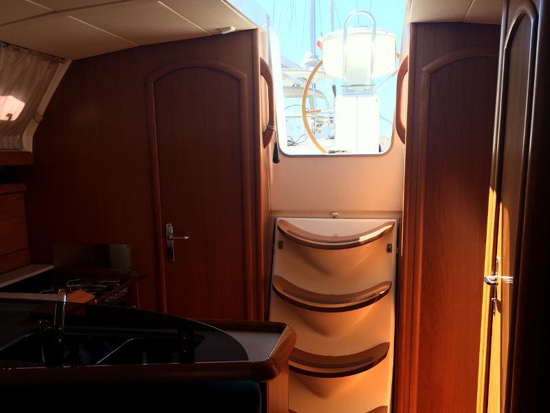 Book yachts online - sailboat - Sun Odyssey 37 - L'Avvelenata - rent