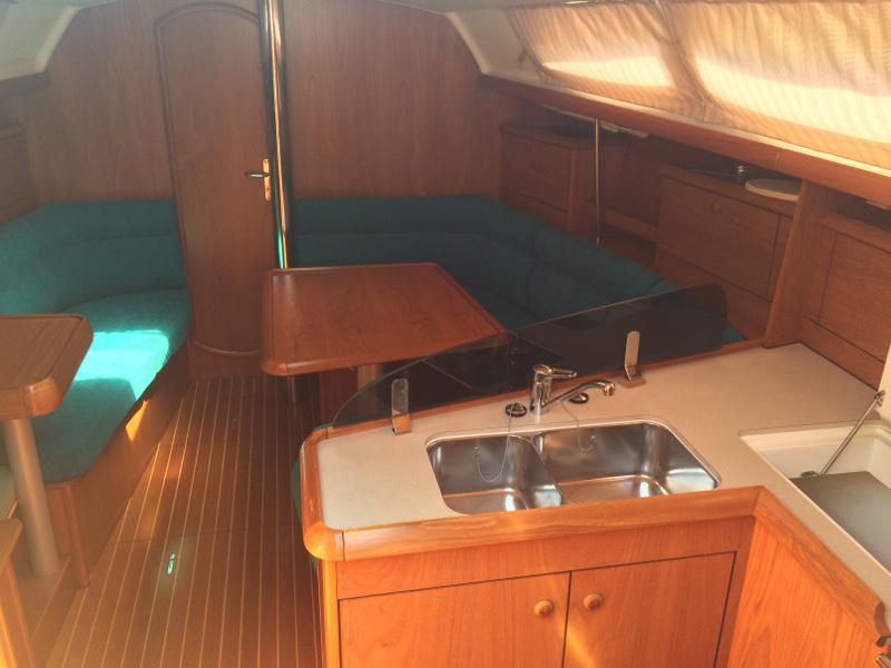 Book yachts online - sailboat - Sun Odyssey 37 - L'Avvelenata - rent
