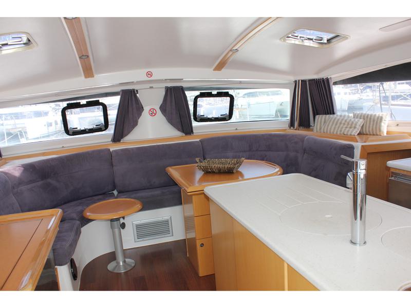 Book yachts online - catamaran - Nautitech 441 - Star Light - rent