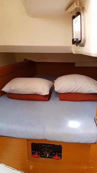 Book yachts online - sailboat - Sun Odyssey 439 - InT-SO 439 (sails 2018) - rent