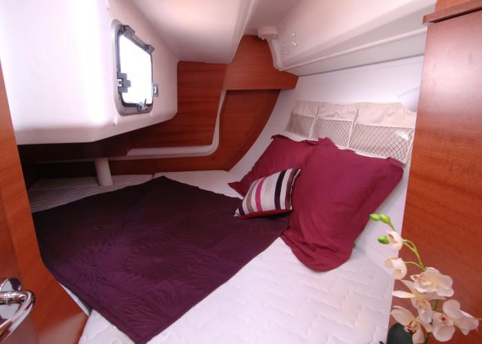 Book yachts online - sailboat - Dufour 335 GL - Kopernik - rent