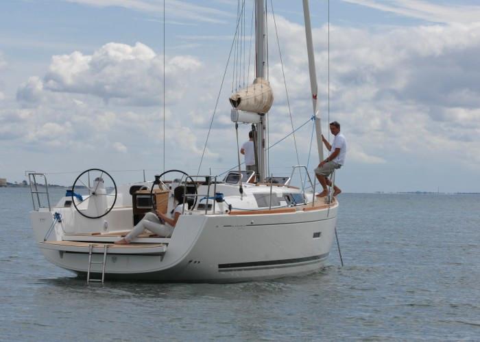 Book yachts online - sailboat - Dufour 335 GL - Kopernik - rent