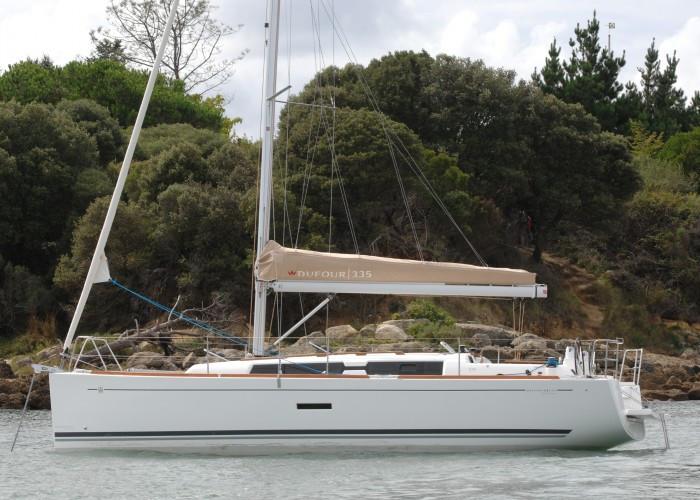 Book yachts online - sailboat - Dufour 335 GL - Kopernik - rent