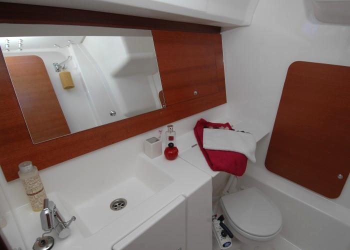 Book yachts online - sailboat - Dufour 335 GL - Kopernik - rent