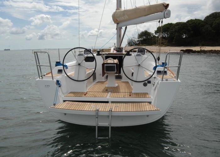 Book yachts online - sailboat - Dufour 335 GL - Kopernik - rent
