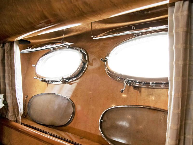 Book yachts online - motorboat - Rizzardi Posillipo Technema 80 - Prime - rent