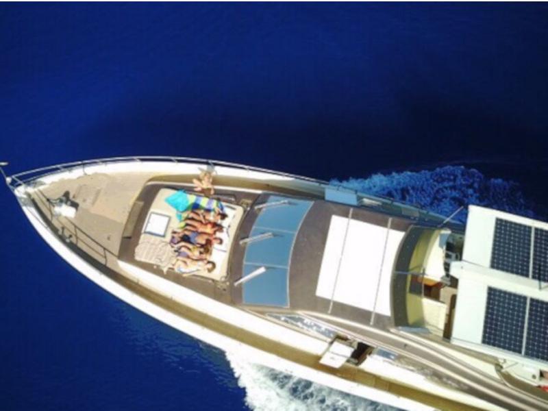 Book yachts online - motorboat - Rizzardi Posillipo Technema 80 - Prime - rent