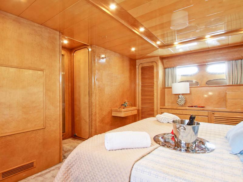 Book yachts online - motorboat - Rizzardi Posillipo Technema 80 - Prime - rent