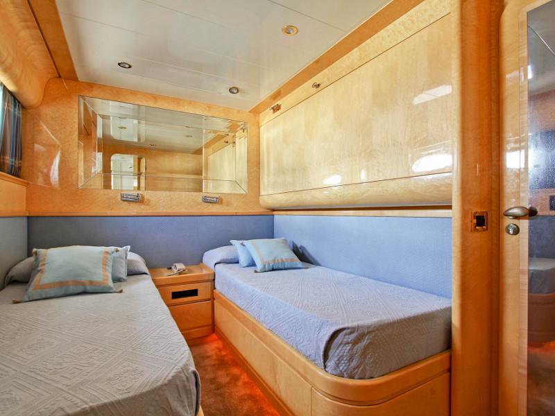 Book yachts online - motorboat - Rizzardi Posillipo Technema 80 - Prime - rent