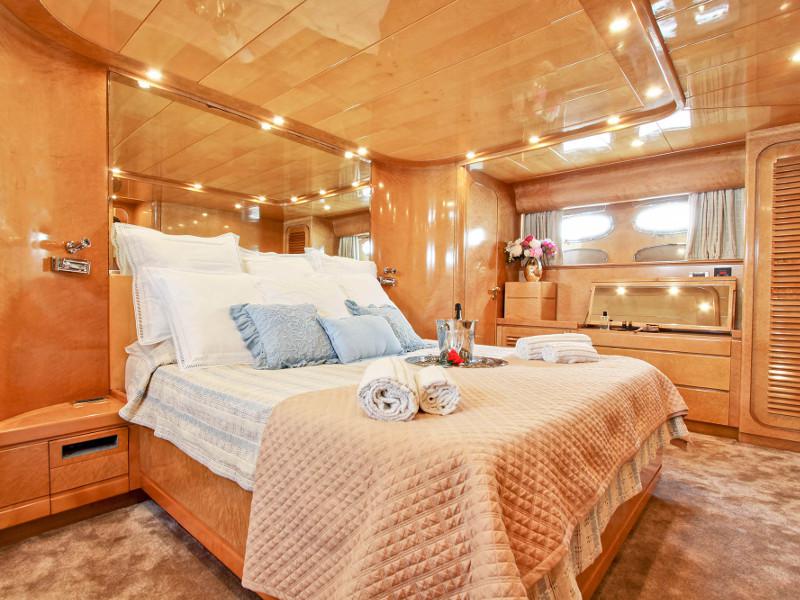 Book yachts online - motorboat - Rizzardi Posillipo Technema 80 - Prime - rent