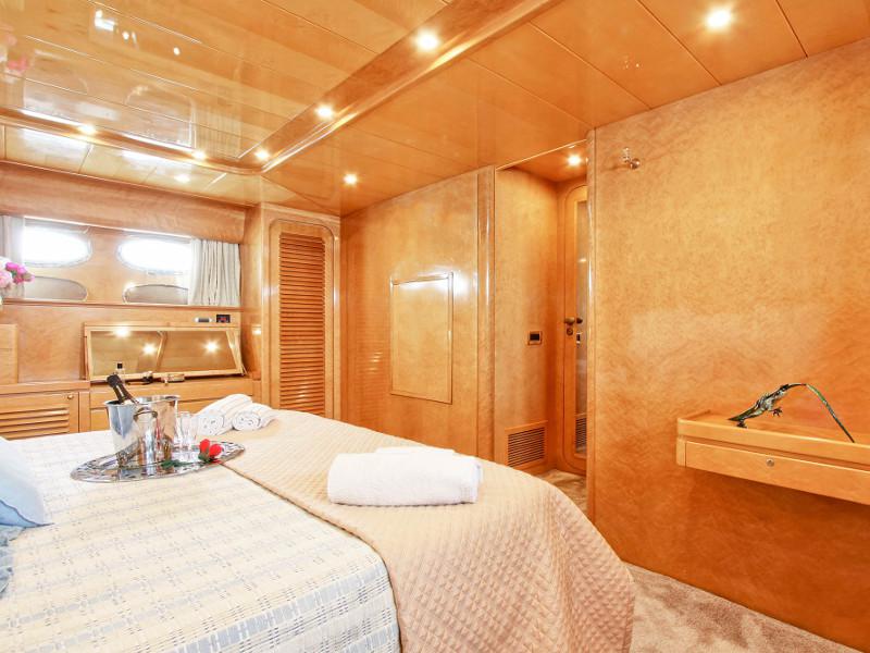 Book yachts online - motorboat - Rizzardi Posillipo Technema 80 - Prime - rent