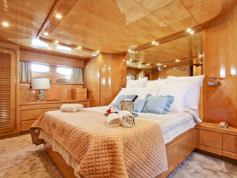 Book yachts online - motorboat - Rizzardi Posillipo Technema 80 - Prime - rent