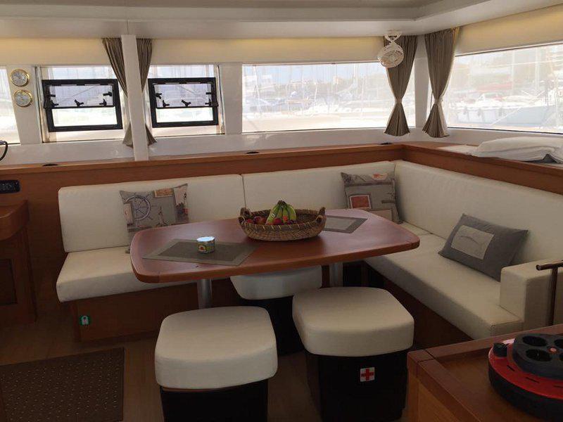 Book yachts online - catamaran - Lagoon 450 F - Equinox - rent