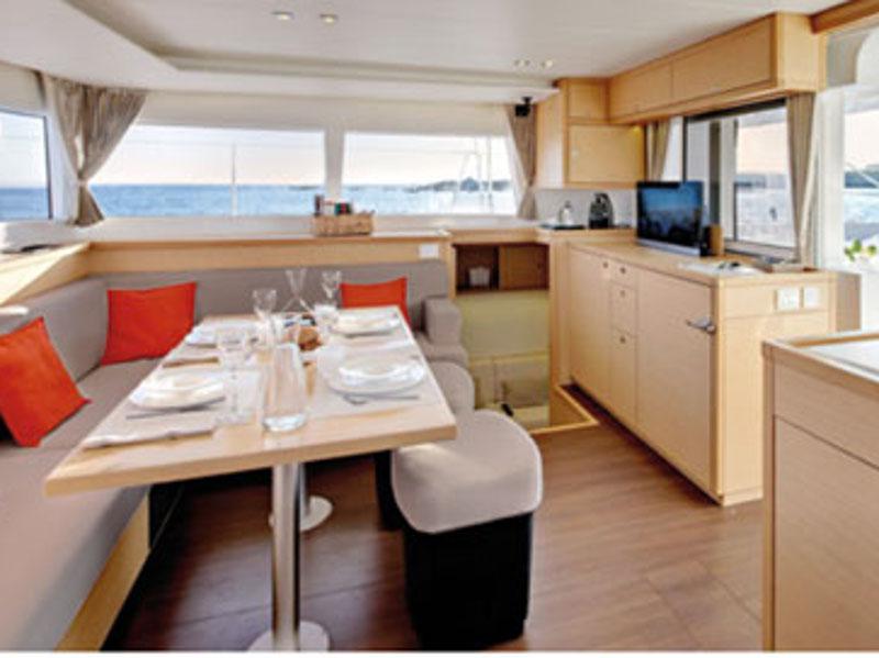 Book yachts online - catamaran - Lagoon 450 F - Equinox - rent