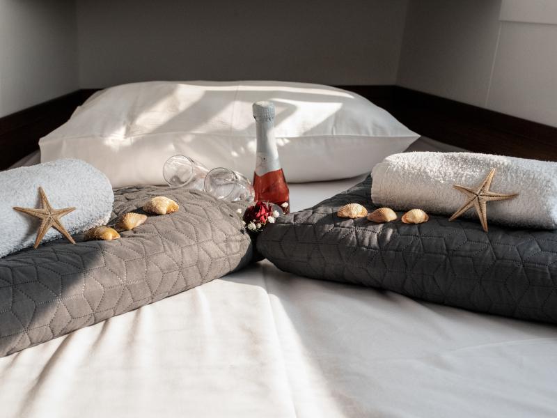 Book yachts online - catamaran - Lagoon 40 - Il Vento - rent